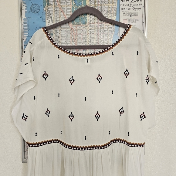 Torrid Embroidered Ivory Crepe Rayon Dolman Blouse Top Sz 3X NWT - Picture 10 of 15